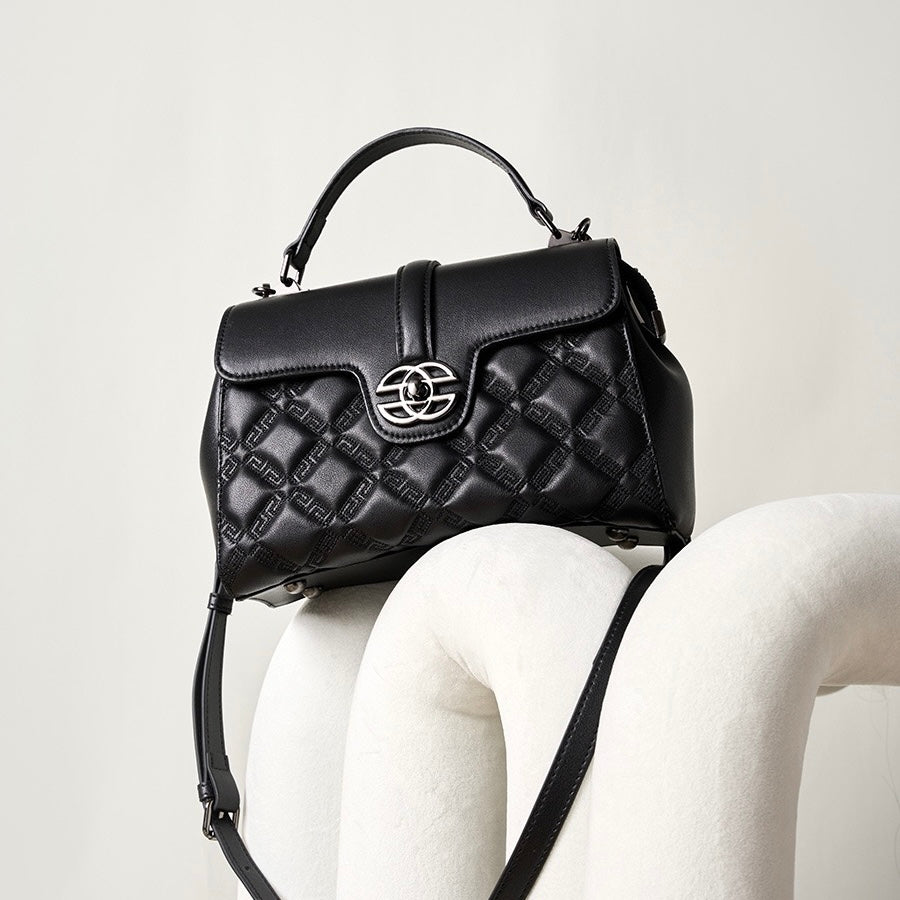 Pendlarväska i äkta läder med prägling