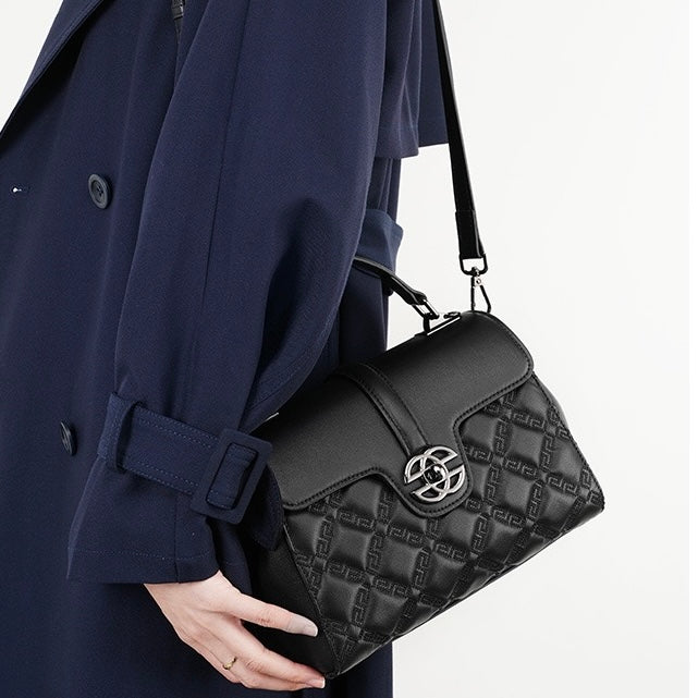 Pendlarväska i äkta läder med prägling