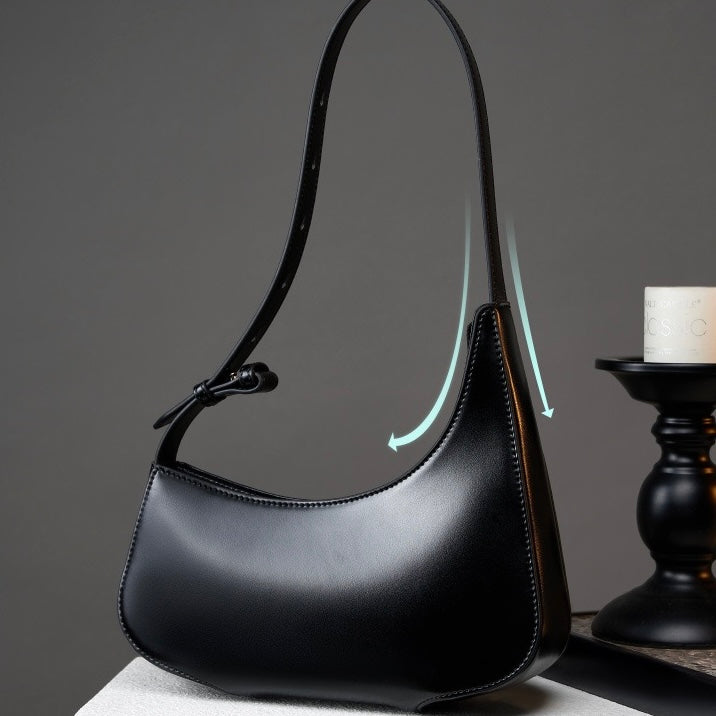 Minimalistisk damväska i äkta läder med halvmånemotiv