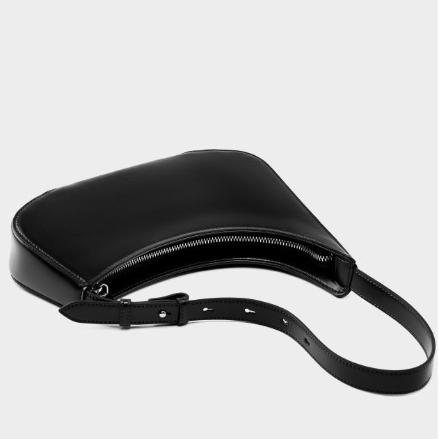 Minimalistisk damväska i äkta läder med halvmånemotiv