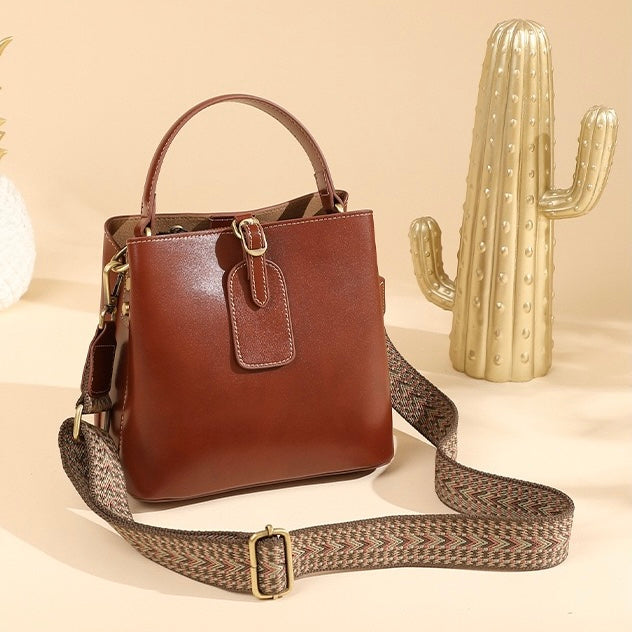 Stor axelväska i äkta läder för kvinnor