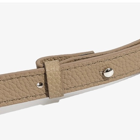 Minimalistisk axelväska i äkta läder med stor kapacitet