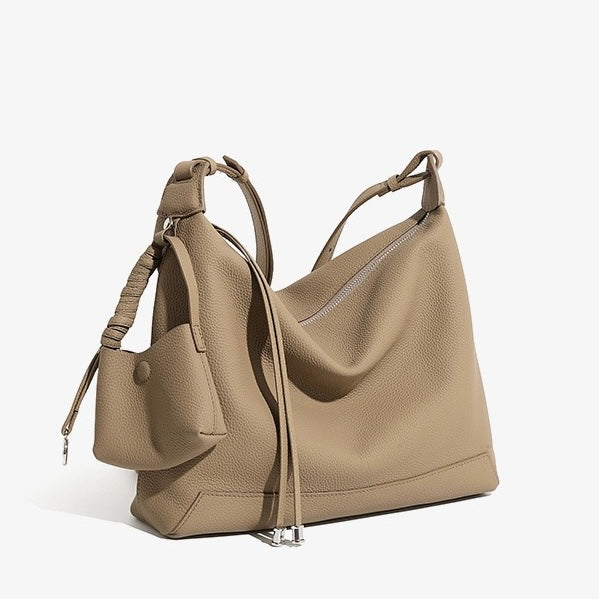 Minimalistisk axelväska i äkta läder med stor kapacitet