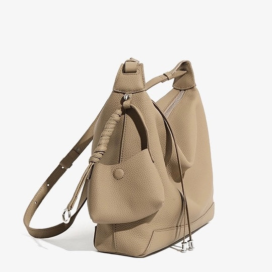 Minimalistisk axelväska i äkta läder med stor kapacitet