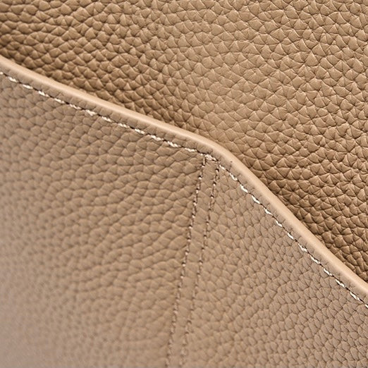 Elegant axelväska i äkta läder för kvinnor