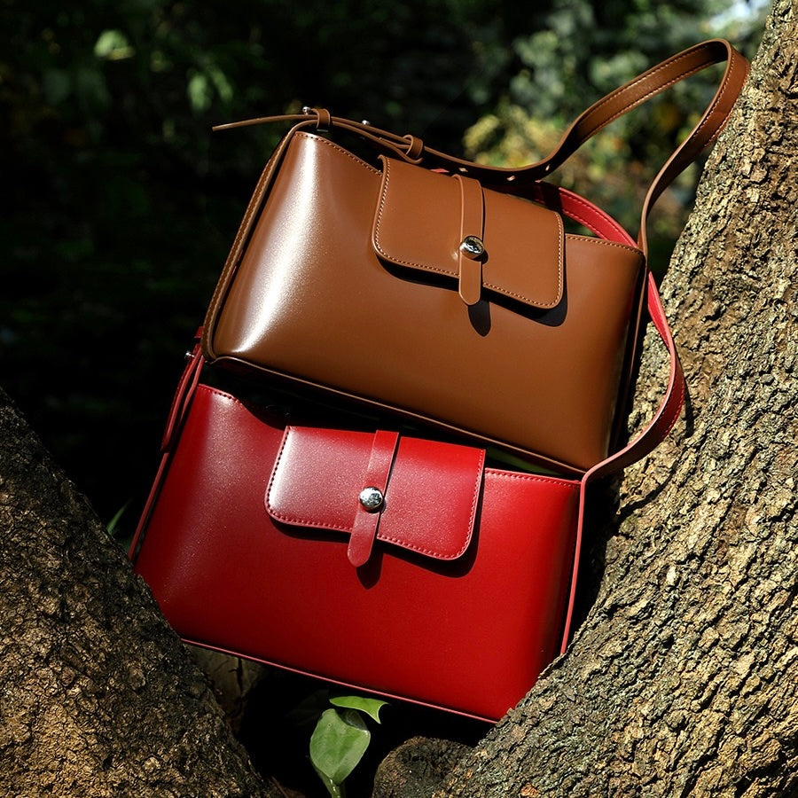 Elegant och mångsidig handhållen axelväska i läder för pendlare