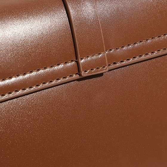 Elegant och mångsidig handhållen axelväska i läder för pendlare