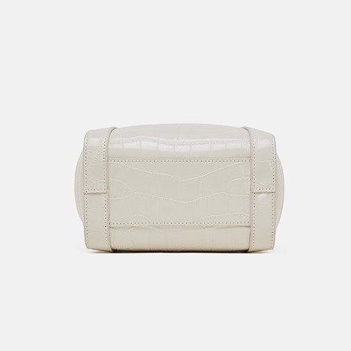 Krokodilpräglad läderväska med spänne och handtag