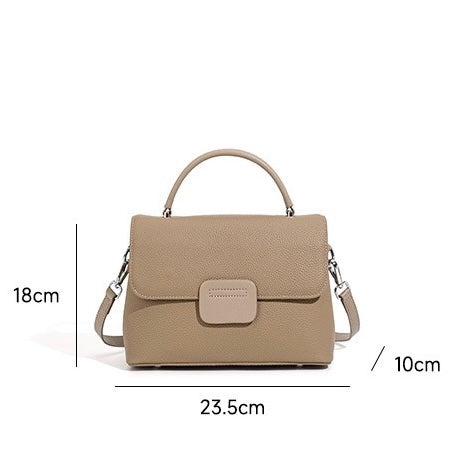 Minimalistisk kuvertväska i oxhud med hög kornstruktur