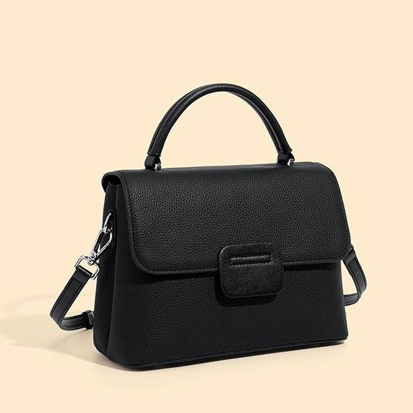 Minimalistisk kuvertväska i oxhud med hög kornstruktur