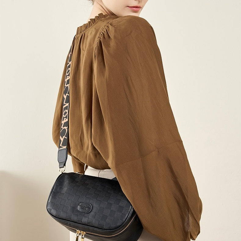 Elegant rutig axelväska i äkta läder för kvinnor