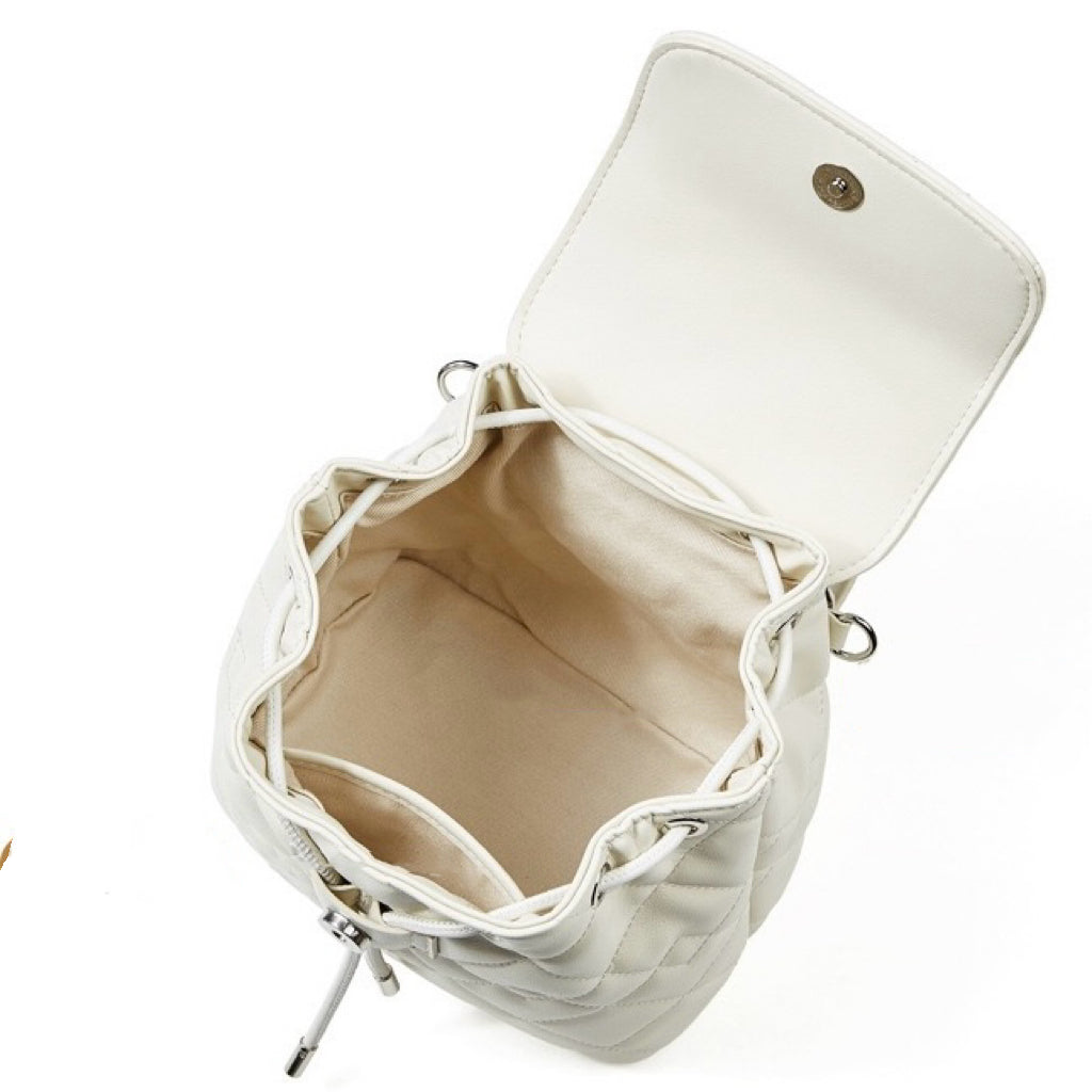 Elegant diamantbeklädd miniryggsäck i äkta läder med avtagbar ficka