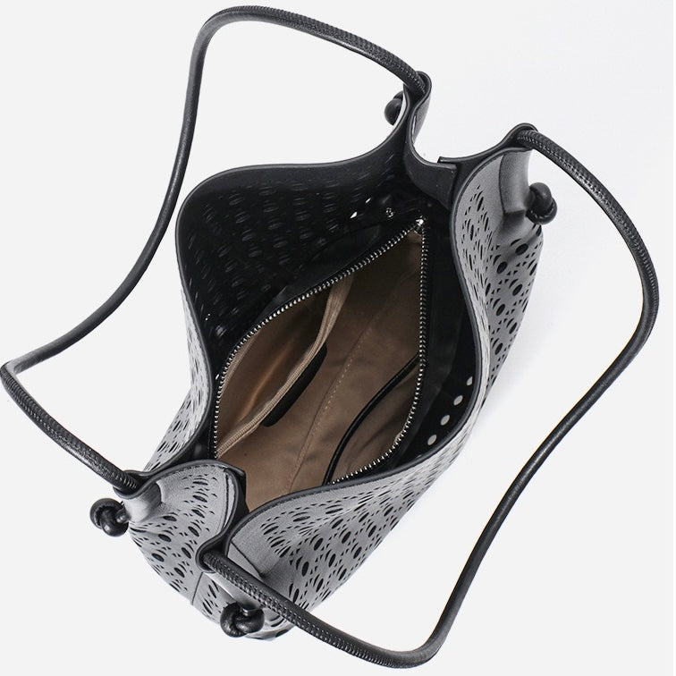 Perforerad tygväska i äkta läder med avtagbar ficka