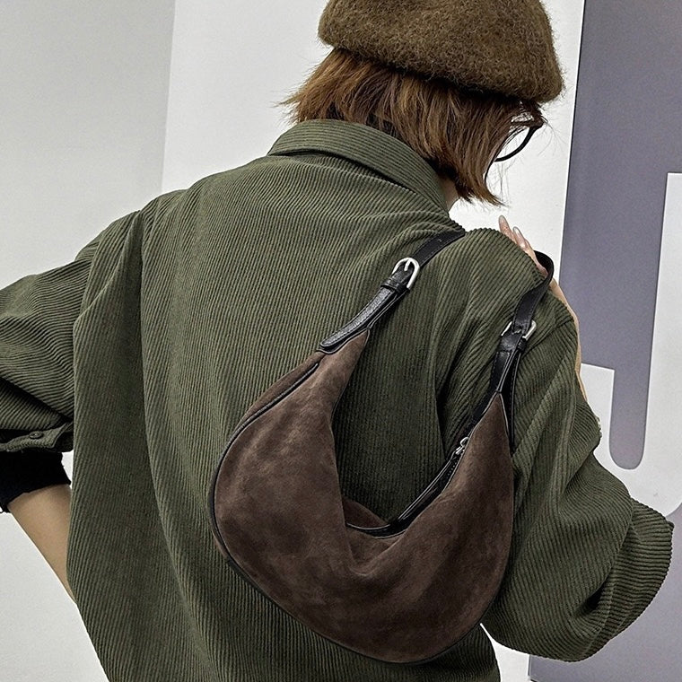 Brun Hobo-axelväska i mocka och läder