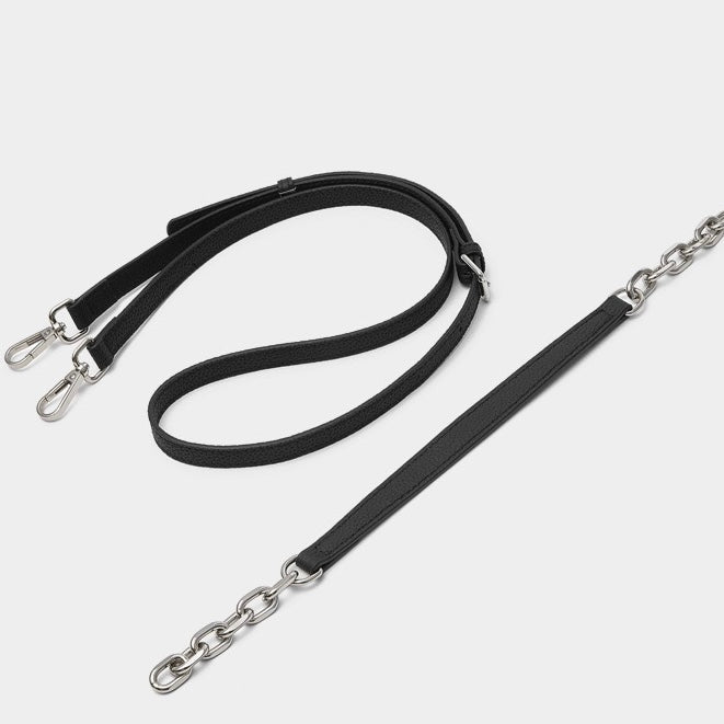 Kedjeprydd V-vadderad axelväska i äkta läder