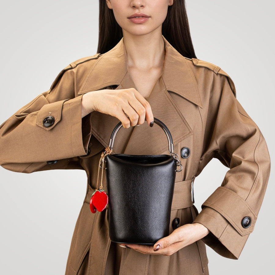 Mini-axelväska i äkta läder med hink och telefon