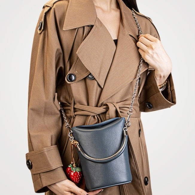 Mini-axelväska i äkta läder med hink och telefon