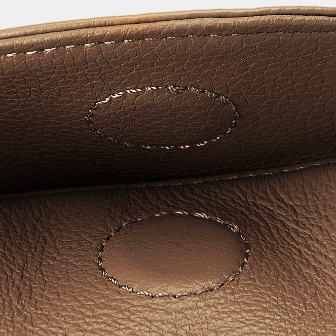 Mini-axelväska i äkta läder med hink och telefon