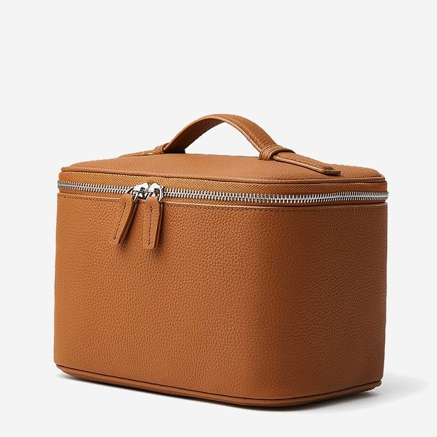 Kosmetikväska i äkta läder med flera fack