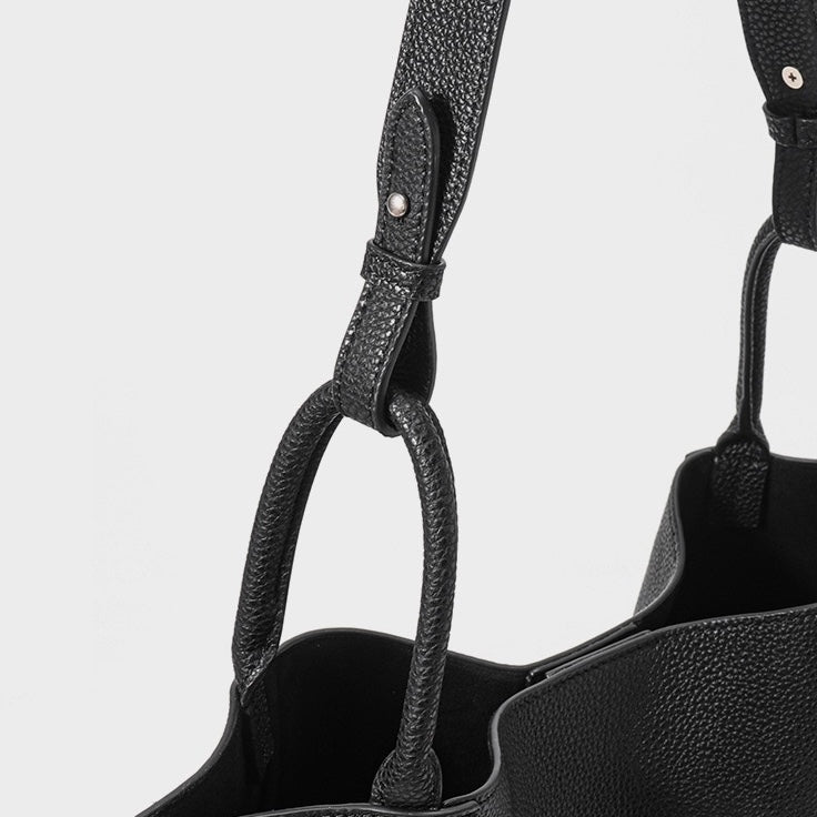 Kontrastsömmar texturerade tygväskor i äkta läder