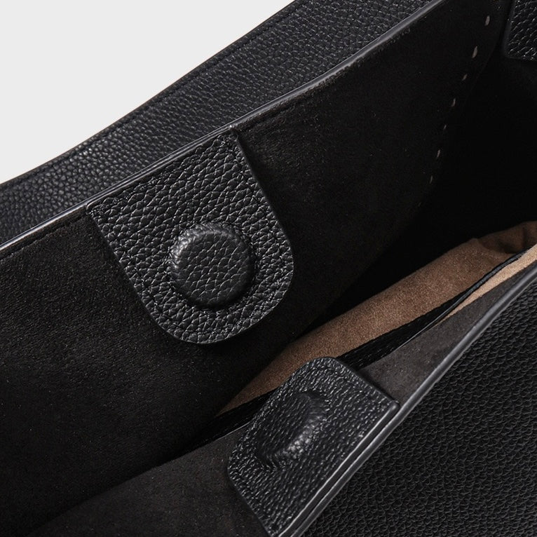 Kontrastsömmar texturerade tygväskor i äkta läder