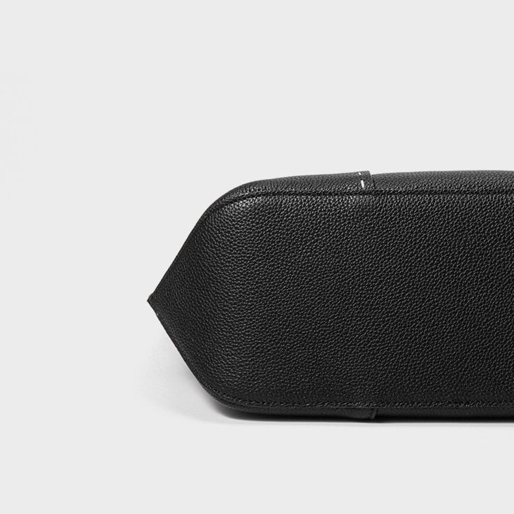 Kontrastsömmar texturerade tygväskor i äkta läder