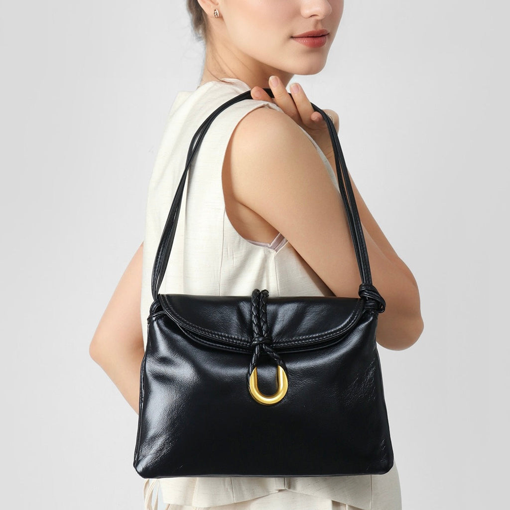 Lyxig flätad kuvertformad axelväska i läder