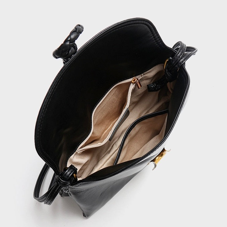 Lyxig flätad kuvertformad axelväska i läder