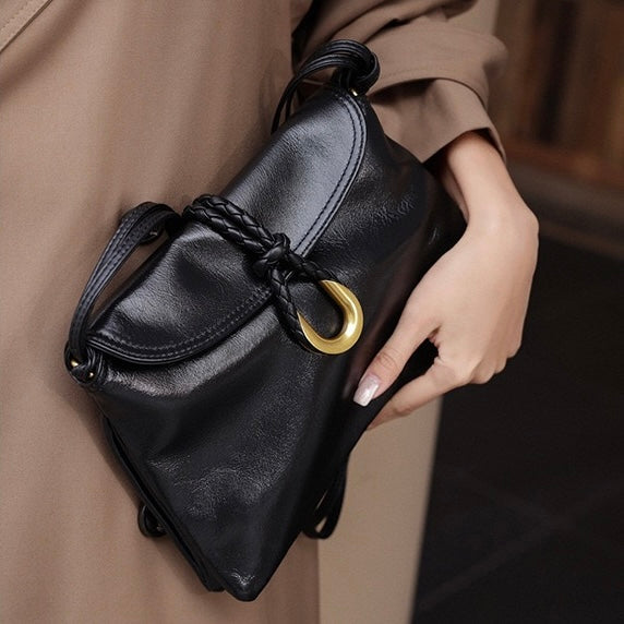 Lyxig flätad kuvertformad axelväska i läder