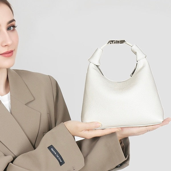 Minimalistisk texturerad läderhalvmåne hoboväska