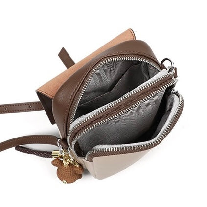 Färgblocksväska i äkta läder med miniatyr-axelrem och björnberlock