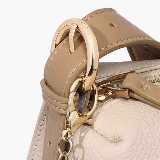 Elegant geometrisk axelväska i äkta läder med plyschberlock