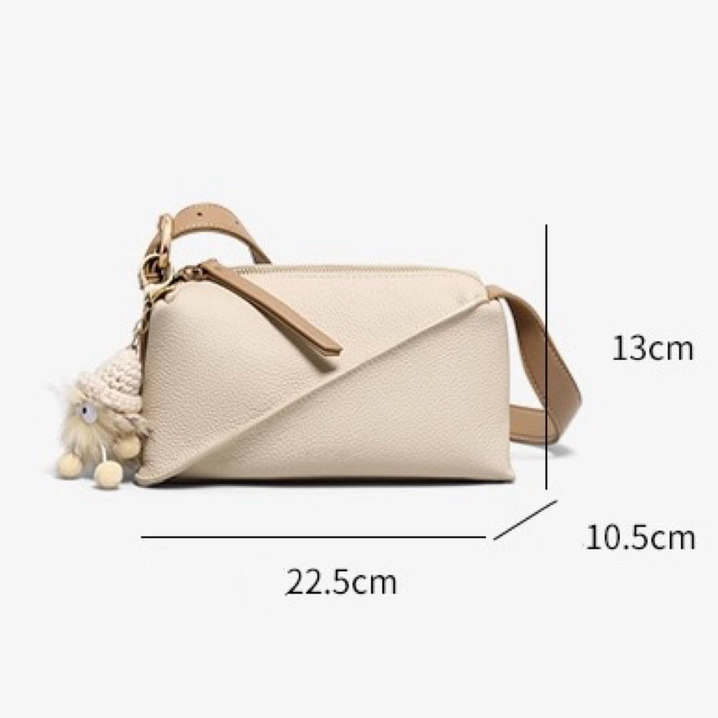 Elegant geometrisk axelväska i äkta läder med plyschberlock