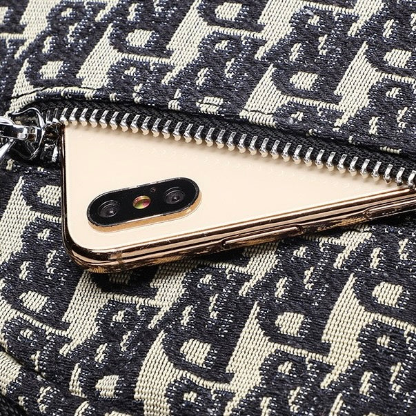 Monogram Jacquard Halvmåne Axelremsväska