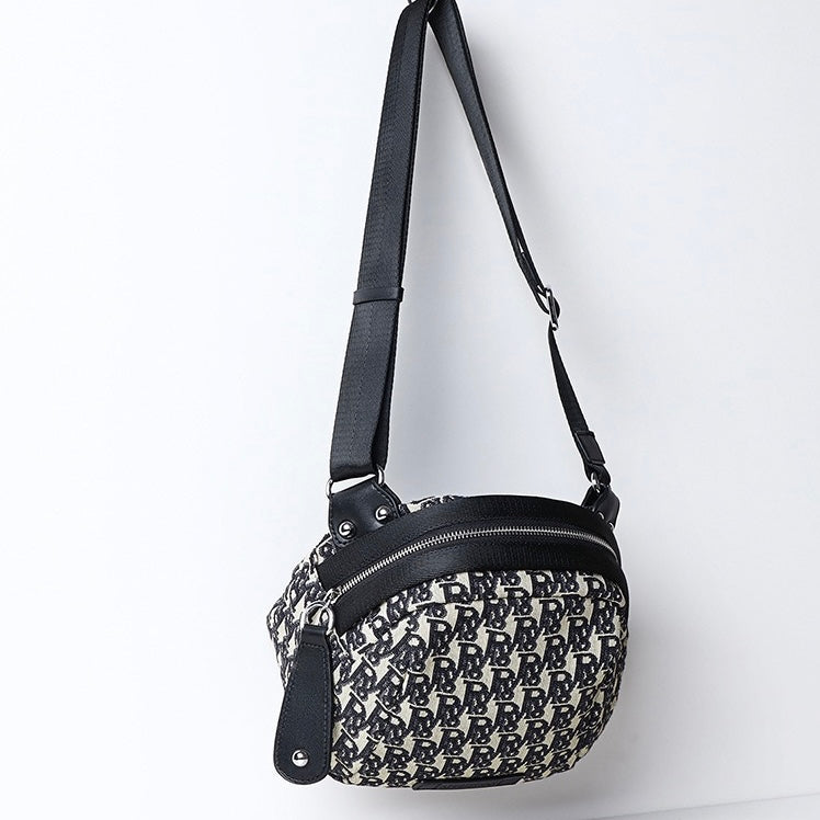 Monogram Jacquard Halvmåne Axelremsväska