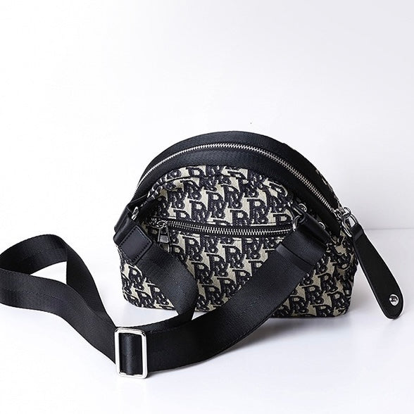 Monogram Jacquard Halvmåne Axelremsväska