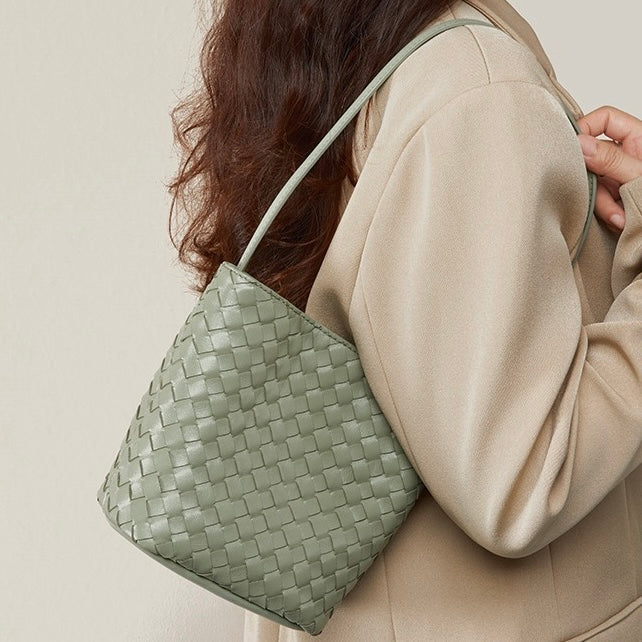 Handgjord retrovävd bucketväska i äkta fårskinn för kvinnor