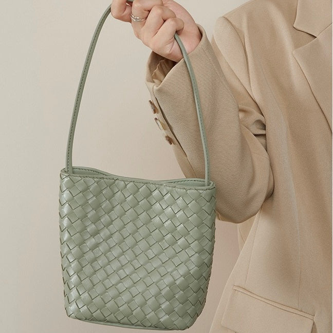 Handgjord retrovävd bucketväska i äkta fårskinn för kvinnor