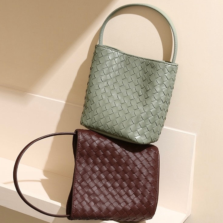 Handgjord retrovävd bucketväska i äkta fårskinn för kvinnor