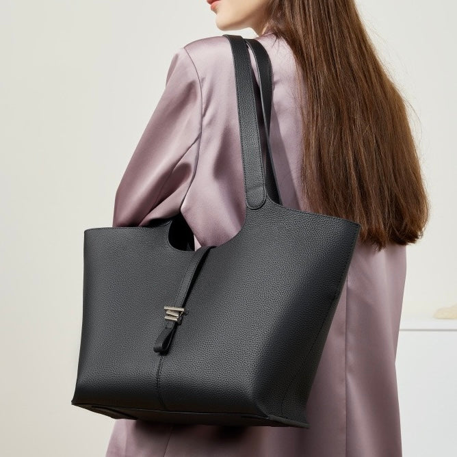 2025 Ny damväska i äkta läder med stor kapacitet för pendling