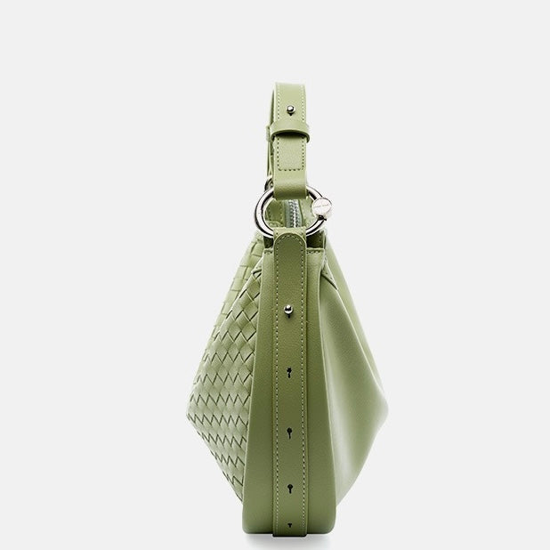 Utsökt handvävd axelväska i kohud med halvmånemotiv