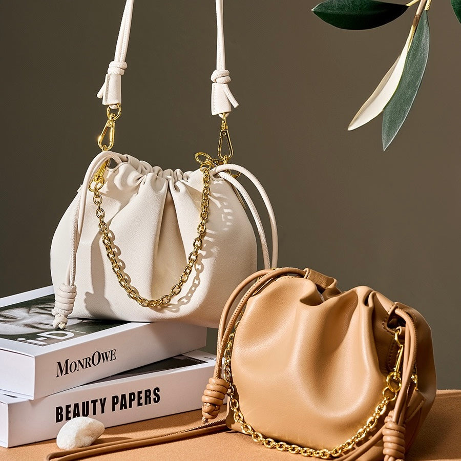 Elegant molnväska i äkta läder med avtagbar kedja för kvinnor