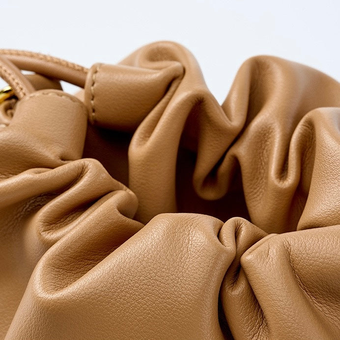 Elegant molnväska i äkta läder med avtagbar kedja för kvinnor