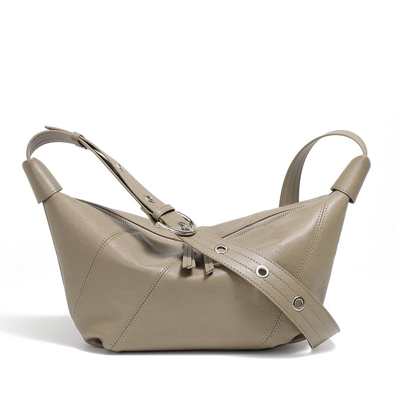 Lyxig damväska med croissant-axelrem och dumplings i äkta läder