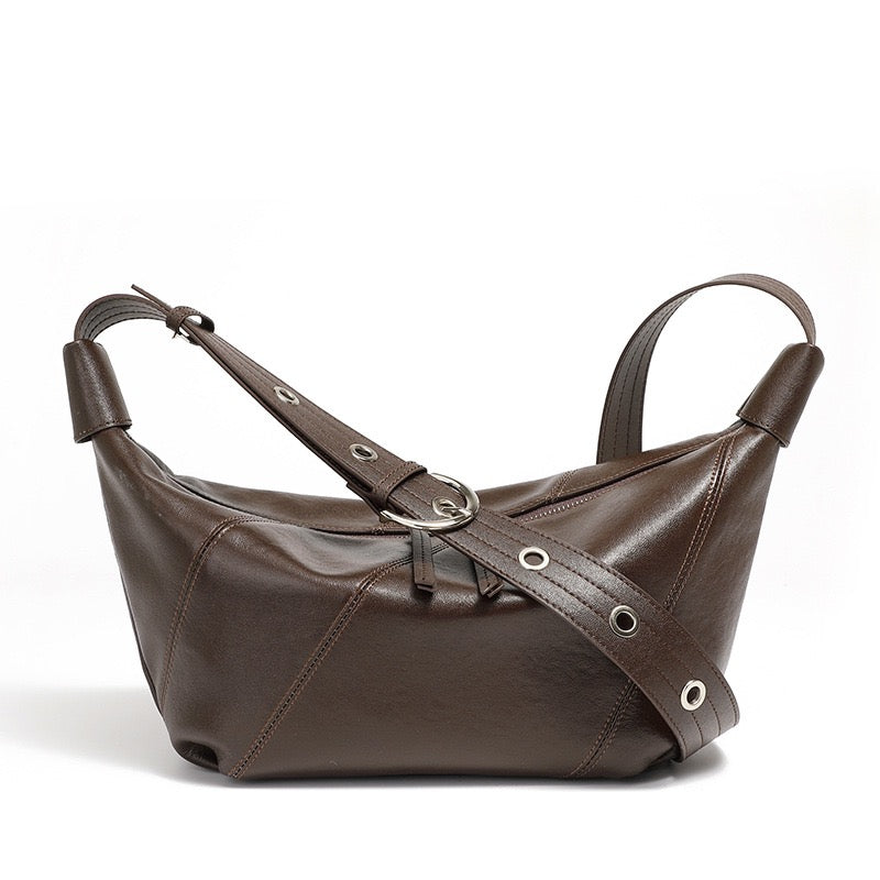 Lyxig damväska med croissant-axelrem och dumplings i äkta läder