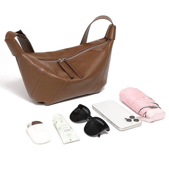 Lyxig damväska med croissant-axelrem och dumplings i äkta läder