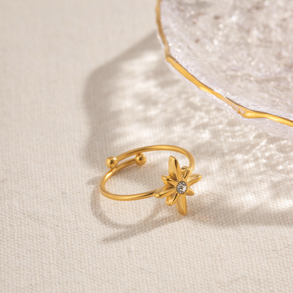 Oktagramring med inläggning av vita diamanter