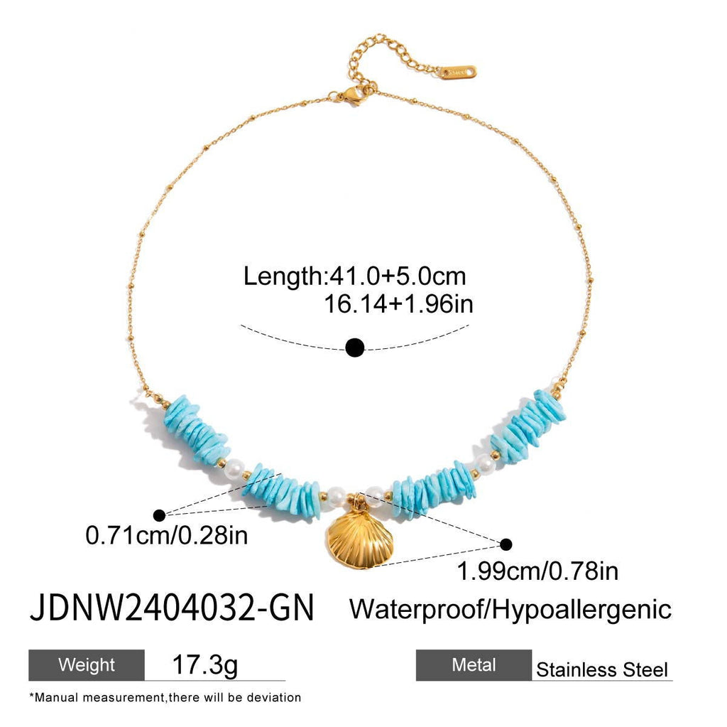 Mintgrönt halsband med snäckskalspärla