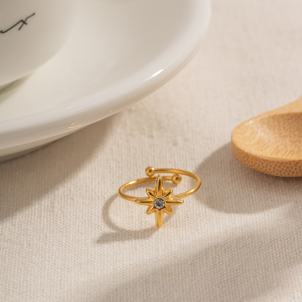 Oktagramring med inläggning av vita diamanter