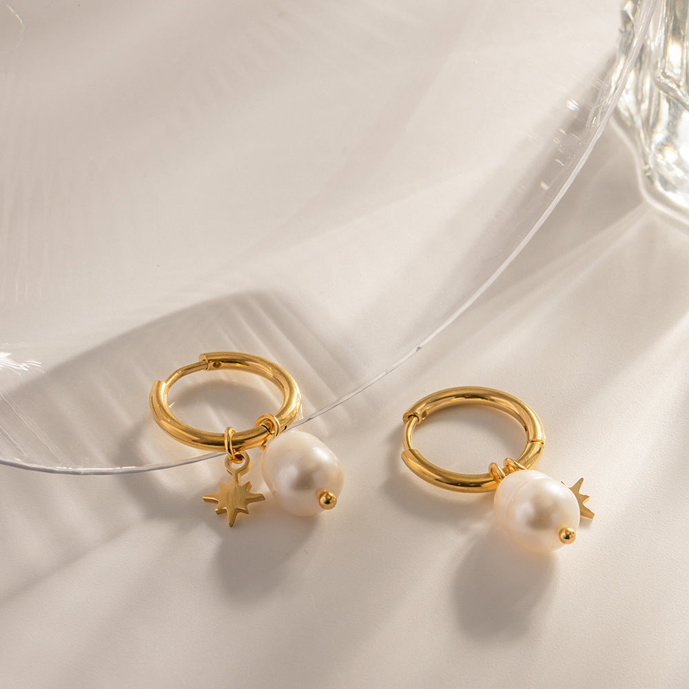 Örhängen med naturliga sötvattenspärlor och stjärnhängen